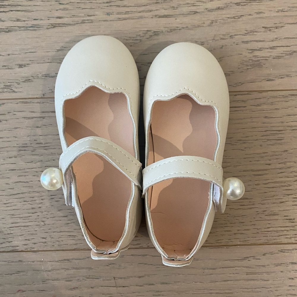 JJs House Cream Girls Pearl Strap Dress Shoes